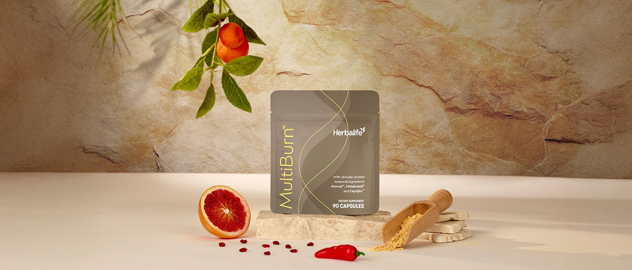 A pack of Herbalife MultiBurn™ capsules with featured ingredients like Moro blood orange, hibiscus, lemon verbena and chili pepper.